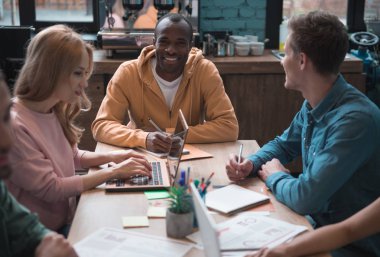 İş masada olması yoldaşlar