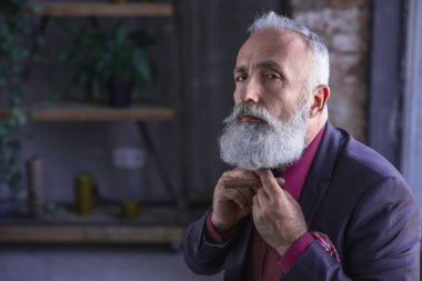 Sakin eski işadamı ayarlama takım