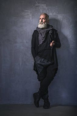 Sakin holding Aksesuar kolundaki emekli