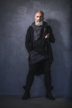 Ciddi ihtiyar daire bulma