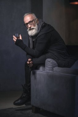 Mutlu üst düzey içme içmek iştah açıcı alkol