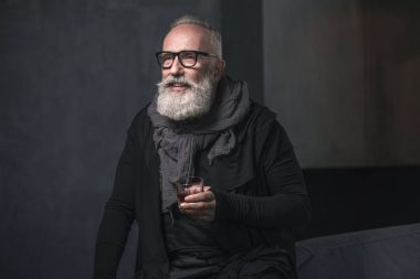 Giden emekli tatma lezzetli içecek