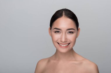 Zarif kadın mutluluk dile getiriyor