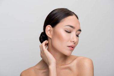 Zarif genç kadın zevk onun bedenine girdim ediliyor