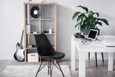 Gerçek bir müziksever için rahat yazıhane