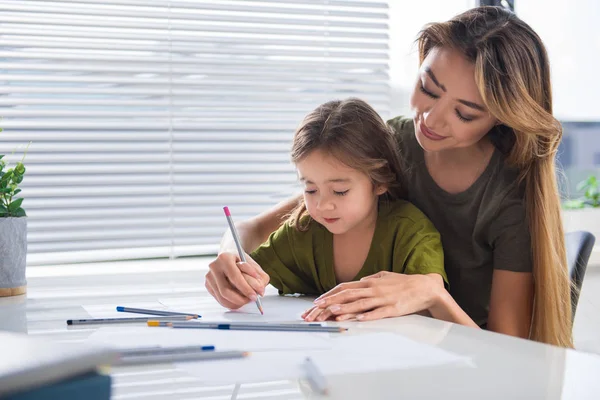 Yaratıcı üst ve alt zevk ile boyama