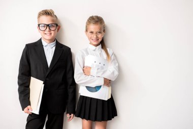 Mutlu çocuk güven ifade eden