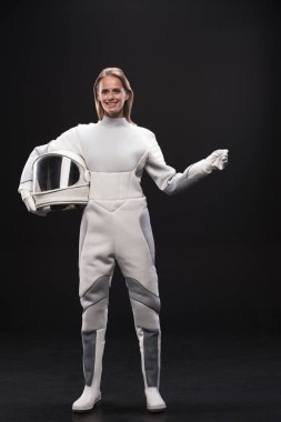 Hoş çekici spacewoman gülümsüyor