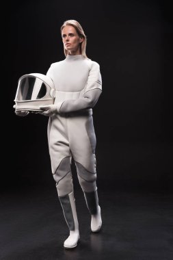 Profesyonel Bayan astronot ileri hareket ediyor