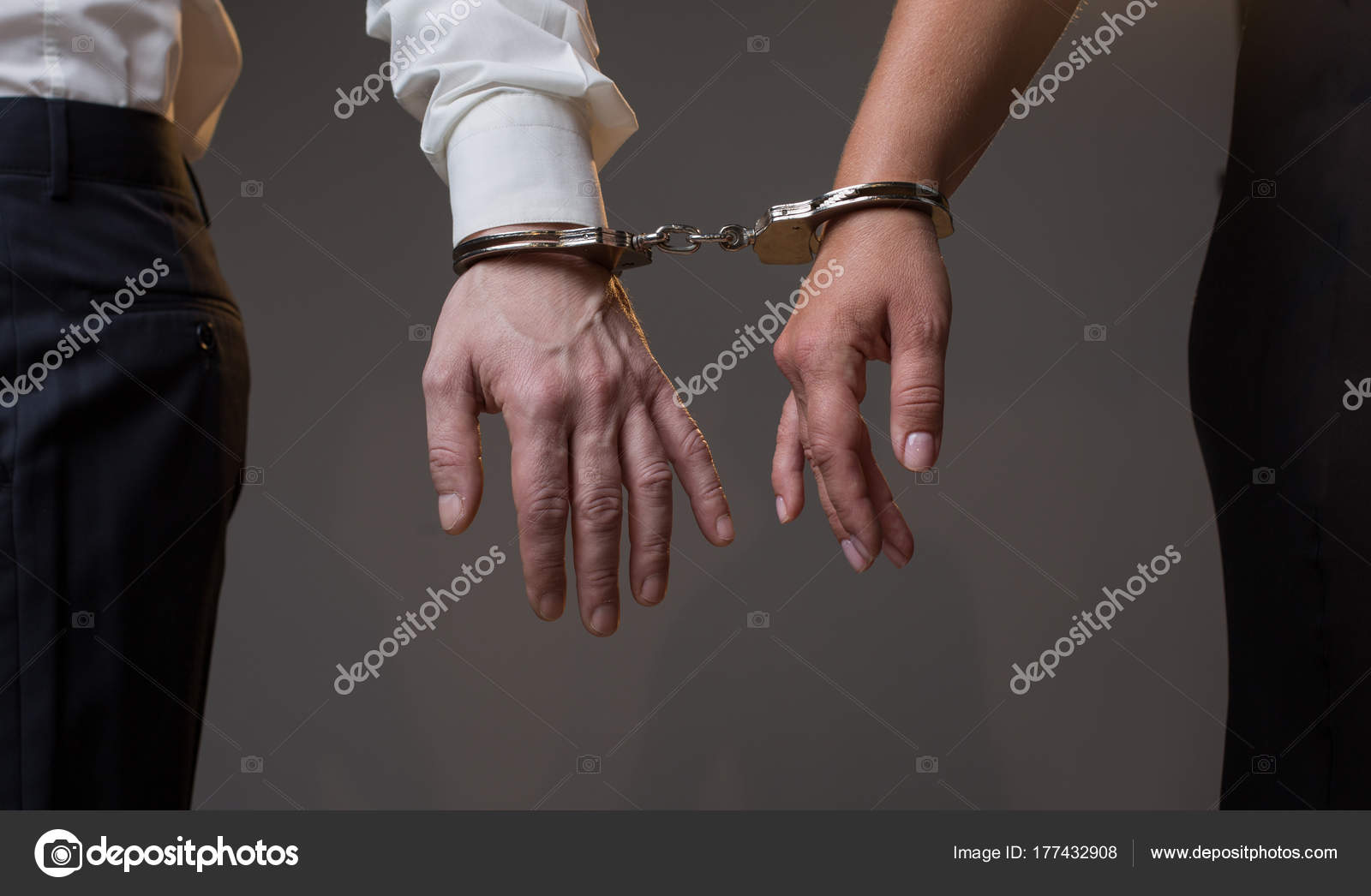 пьяный муж. фотосессия с завязанными глазами. женщина на привязи. субмиссион софи. девушка прикована к стене.