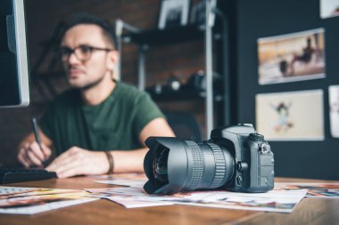 Dijital aygıt için tablo bulma fotoğraf