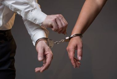 Adam kadın kol kelepçe kilit açma