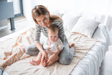 İyi anne bebeğini hakkında dikkat çekici