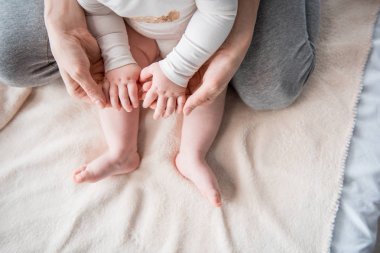 Sevgi dolu bir anne ve küçük bebeği