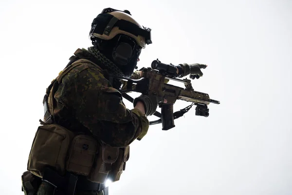 Defender firing with assault rifle — Stock Photo, Image