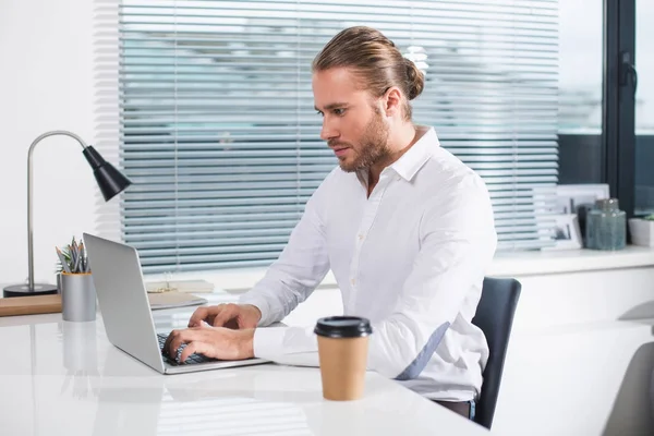 Quite male occupied in the office — Stock Photo, Image