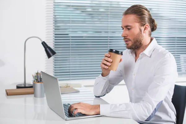 Smart guy resting during coffee break — Stock Photo, Image