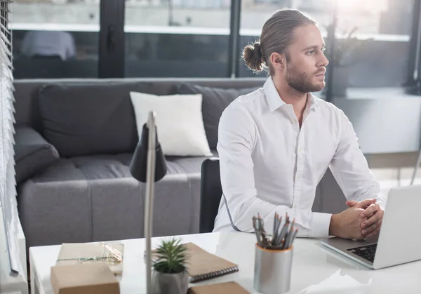 Considerate guy working in the office — Stock Photo, Image