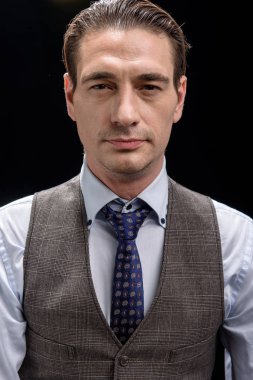 Sakin zengin şık işadamı güçlü duygu