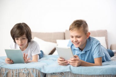 Oldukça çocuklar gadget'lar ile rahatlatıcı
