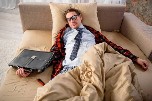 Tranquilo chico teniendo siesta en casa — Foto de Stock