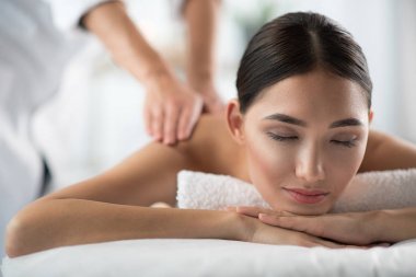 Masöz gevşeme yordamla elde sakin Asyalı kız