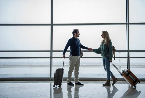 Joyful man and woman going abroad — Stock Photo, Image