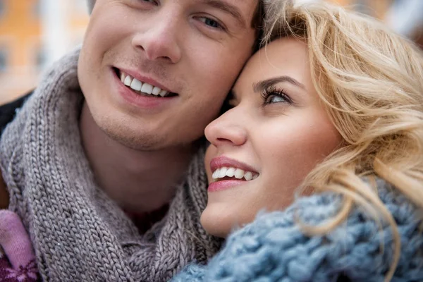 Cheerful young man and woman bonding to each other — Stock Photo, Image