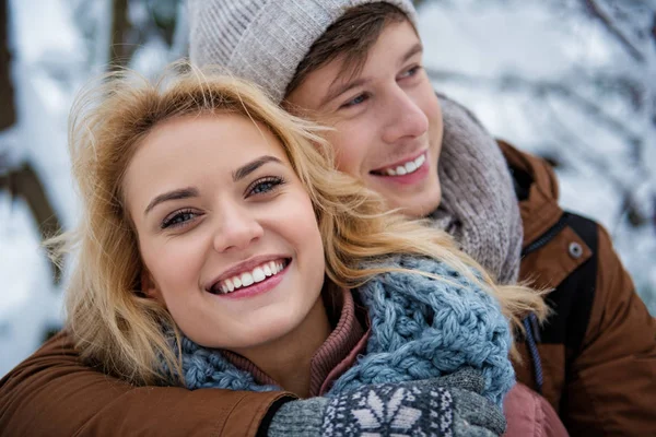 Carefree man and woman cuddling outdoor — Stock Photo, Image