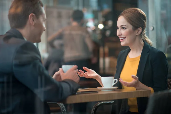 Outgoing colleagues meeting in cafe — Stock Photo, Image