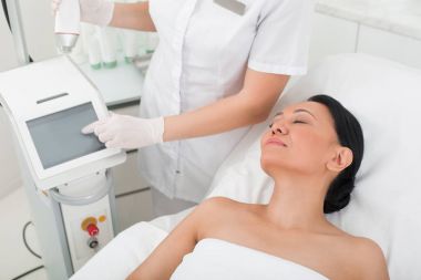 Dinlenme spa adlı sahip sakin kadın