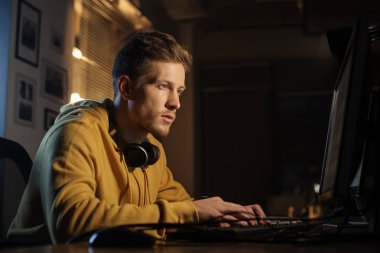 Bilgisayarla çalışma ciddi yazılım sorumlusu