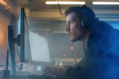 Bilgisayarda belirterek undistracted programcı