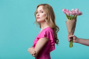 Buket almayı reddeden rahatsız kız