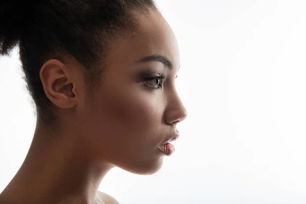 Aspetto donna calma con la copertura del corpo liscia — Foto Stock