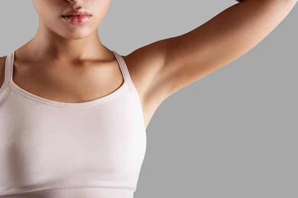 女性胸部佩戴紧身胸罩 — 图库照片