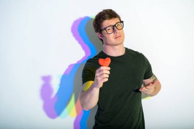 Sakin adam aşkını ifade