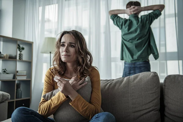 Couple finding out about female pregnancy — Stock Photo, Image