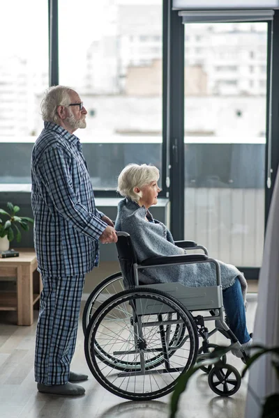 Sakin emekliler birlikte sorunlarınız — Stok fotoğraf
