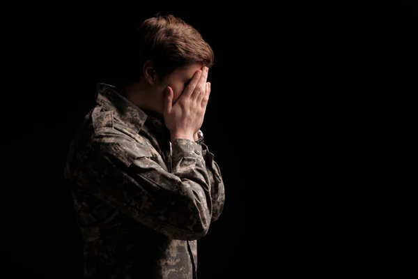Triste cadete masculino sintiéndose impotente — Foto de Stock