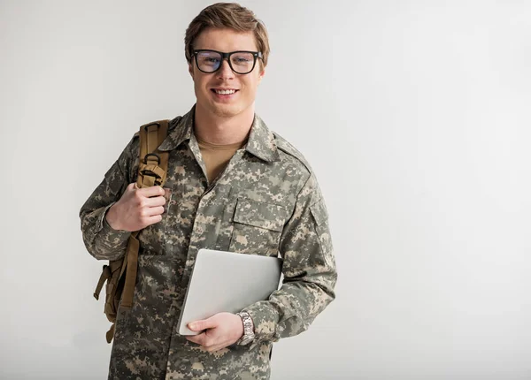 Szczęśliwy cadet mężczyzna jest gotowy do klas — Zdjęcie stockowe