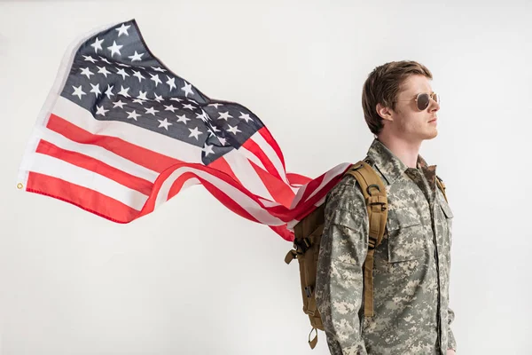 国を守るために兵士の本格的な男性 — ストック写真