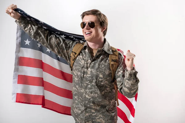 Ainda bem que o jovem militar americano acenou a mão — Fotografia de Stock