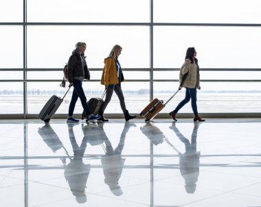 Uçak doğru hareket huzurlu kızlar