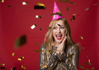 Mutlu erkek eğlenceli doğum günü partisi