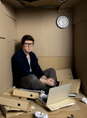 Hayal kırıklığına uğramış çalışan duygu yorgunluk işinde olduğunu