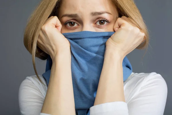 감염 으로부터 자신을 보호 하는 이유가 여성 — 스톡 사진