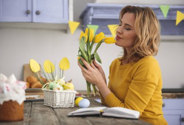 Memnun oldum Bayan kokulu bahar çiçekleri