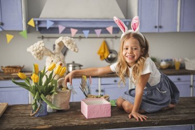 Having oyunculuk ile Paskalya dekorasyon çocuk zevk