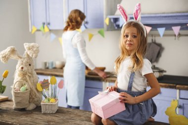 İstekli kız açılış hediyesi Paskalya